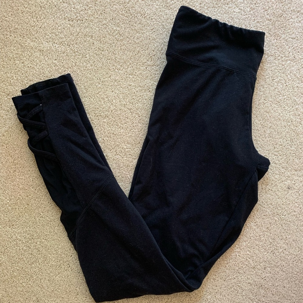 Black cotton leggings with cross cross detail.
